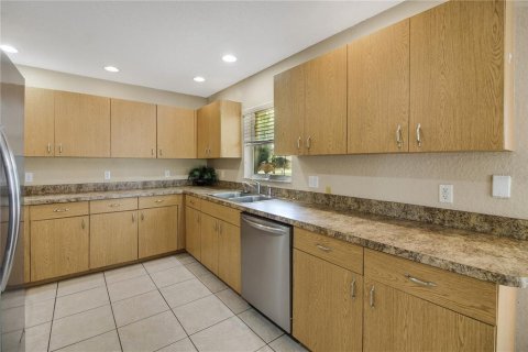 House in Fruitland Park, Florida 3 bedrooms, 121.05 sq.m. № 2211629 - photo 8