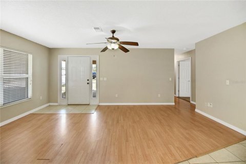 House in Fruitland Park, Florida 3 bedrooms, 121.05 sq.m. № 2211629 - photo 17