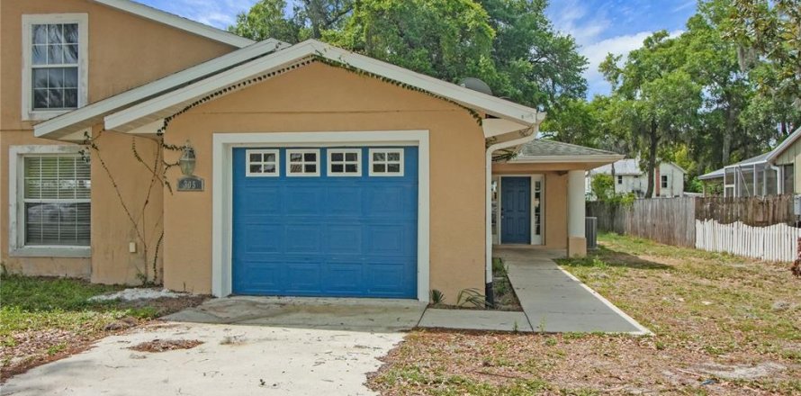 House in Fruitland Park, Florida 3 bedrooms, 121.05 sq.m. № 2211629