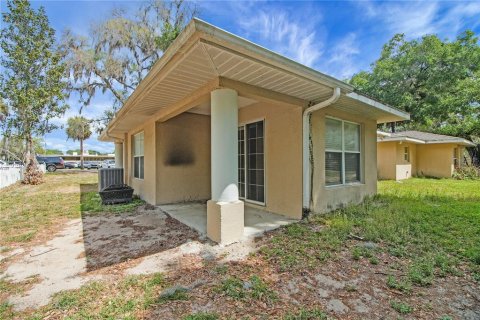 House in Fruitland Park, Florida 3 bedrooms, 121.05 sq.m. № 2211629 - photo 16