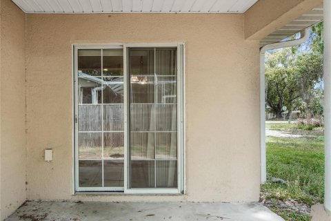 House in Fruitland Park, Florida 3 bedrooms, 121.05 sq.m. № 2211629 - photo 15