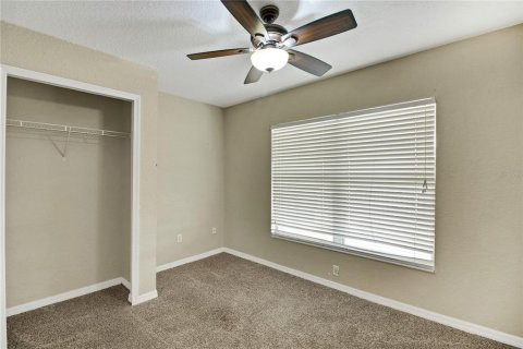 House in Fruitland Park, Florida 3 bedrooms, 121.05 sq.m. № 2211629 - photo 24
