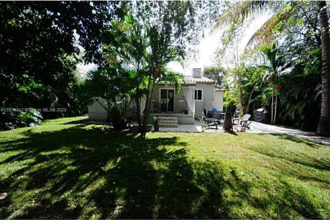 Купить виллу или дом в Майами-Шорс, Флорида 2 спальни, 98.1м2, № 1920168 - фото 13