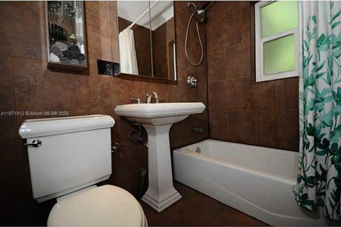 Купить виллу или дом в Майами-Шорс, Флорида 2 спальни, 98.1м2, № 1920168 - фото 10