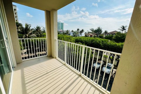 Condominio en alquiler en Highland Beach, Florida, 3 dormitorios, 145.95 m2 № 1182357 - foto 1