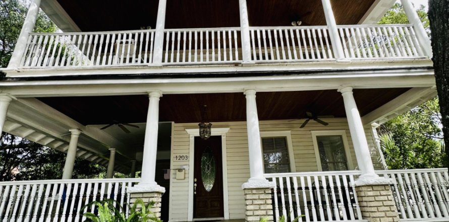 House in Jacksonville, Florida 5 bedrooms, 339.74 sq.m. № 776274