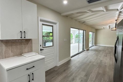 House in Marathon, Florida 4 bedrooms, 115.85 sq.m. № 1878623 - photo 24