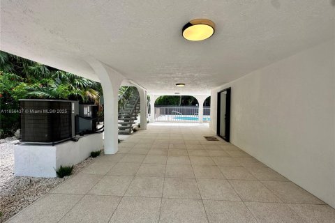 House in Marathon, Florida 4 bedrooms, 115.85 sq.m. № 1878623 - photo 9