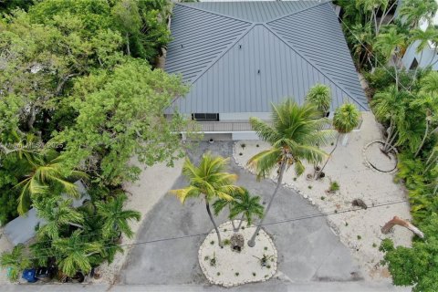 House in Marathon, Florida 4 bedrooms, 115.85 sq.m. № 1878623 - photo 4