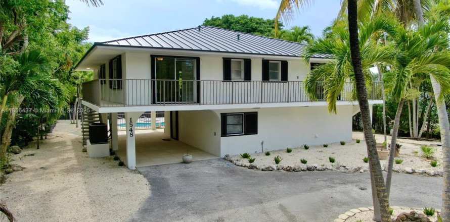 House in Marathon, Florida 4 bedrooms, 115.85 sq.m. № 1878623