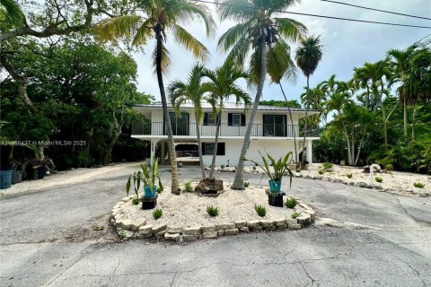 House in Marathon, Florida 4 bedrooms, 115.85 sq.m. № 1878623 - photo 3
