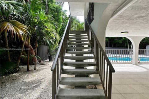 House in Marathon, Florida 4 bedrooms, 115.85 sq.m. № 1878623 - photo 12