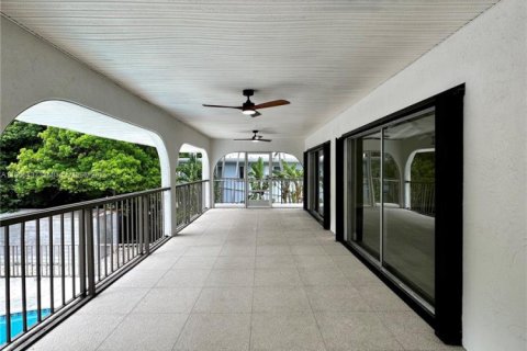 House in Marathon, Florida 4 bedrooms, 115.85 sq.m. № 1878623 - photo 14