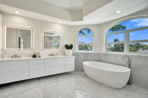 House in Boca Raton, Florida 4 bedrooms, 444.44 sq.m. № 2085201 - photo 25