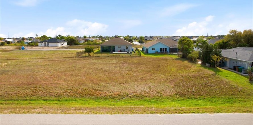 Terrain à Cape Coral, Floride № 2155887