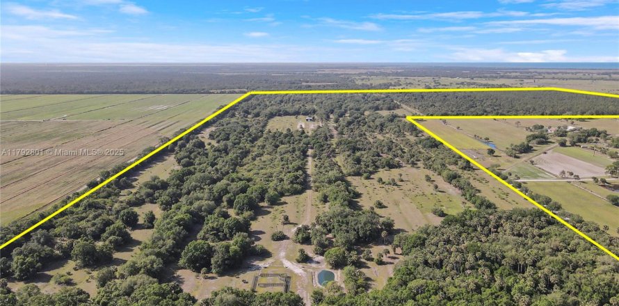 Land in Okeechobee, Florida № 1863707