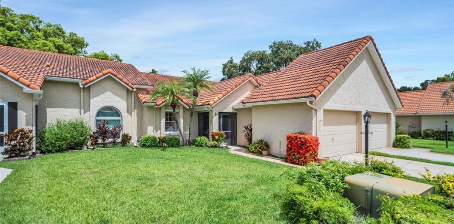 House in Palm Harbor, Florida 2 bedrooms, 119.1 sq.m. № 1819150