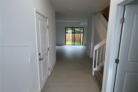 Townhouse in Homestead, Florida 3 bedrooms, 167.22 sq.m. № 1477659 - photo 4