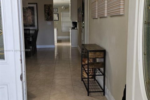 House in Fort Lauderdale, Florida 3 bedrooms, 149.67 sq.m. № 2029305 - photo 11