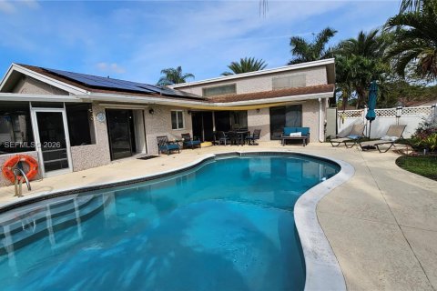 House in Fort Lauderdale, Florida 3 bedrooms, 149.67 sq.m. № 2029305