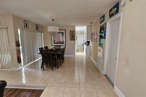 House in Fort Lauderdale, Florida 3 bedrooms, 149.67 sq.m. № 2029305 - photo 15