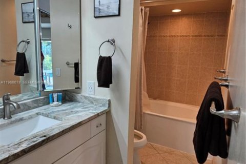 House in Fort Lauderdale, Florida 3 bedrooms, 149.67 sq.m. № 2029305 - photo 25