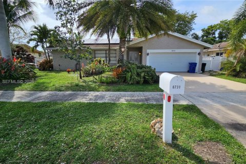 House in Fort Lauderdale, Florida 3 bedrooms, 149.67 sq.m. № 2029305 - photo 3