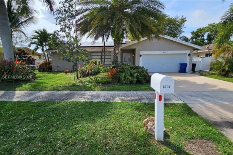 House in Fort Lauderdale, Florida 3 bedrooms, 149.67 sq.m. № 2029305 - photo 2