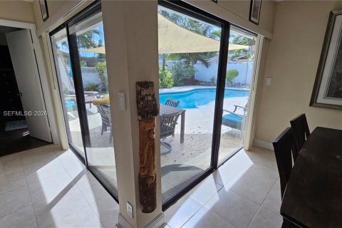 House in Fort Lauderdale, Florida 3 bedrooms, 149.67 sq.m. № 2029305 - photo 18