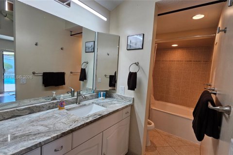 House in Fort Lauderdale, Florida 3 bedrooms, 149.67 sq.m. № 2029305 - photo 24