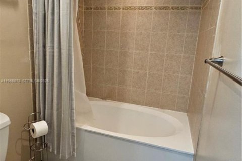 House in Fort Lauderdale, Florida 3 bedrooms, 149.67 sq.m. № 2029305 - photo 26