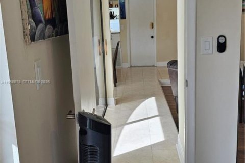 House in Fort Lauderdale, Florida 3 bedrooms, 149.67 sq.m. № 2029305 - photo 30