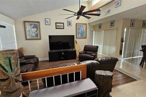 House in Fort Lauderdale, Florida 3 bedrooms, 149.67 sq.m. № 2029305 - photo 14