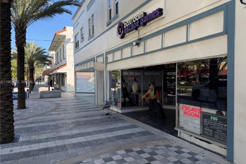 Propiedad comercial en venta en Hollywood, Florida № 2061433 - foto 2