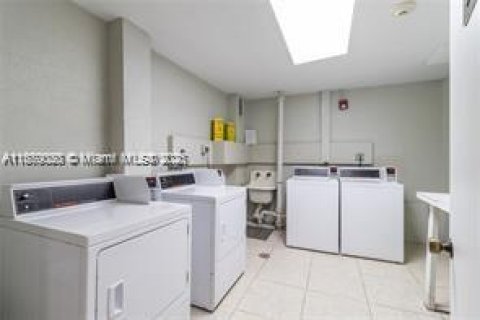 Condominio en venta en North Bay Village, Florida, 2 dormitorios, 111.39 m2 № 1920263 - foto 13