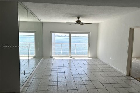 Condominio en venta en North Bay Village, Florida, 2 dormitorios, 111.39 m2 № 1920263 - foto 9