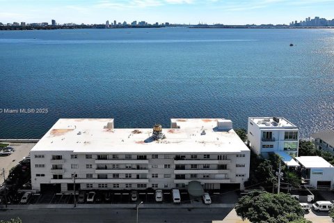Condominio en venta en North Bay Village, Florida, 2 dormitorios, 111.39 m2 № 1920263 - foto 1