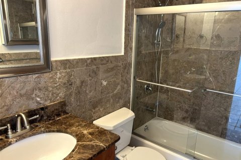 Condominio en venta en North Bay Village, Florida, 2 dormitorios, 111.39 m2 № 1920263 - foto 11