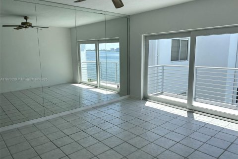 Condominio en venta en North Bay Village, Florida, 2 dormitorios, 111.39 m2 № 1920263 - foto 4