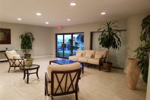 Condominio en venta en North Bay Village, Florida, 2 dormitorios, 111.39 m2 № 1920263 - foto 2
