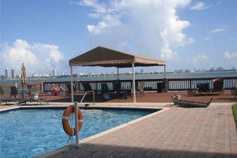 Condominio en venta en North Bay Village, Florida, 2 dormitorios, 111.39 m2 № 1920263 - foto 5