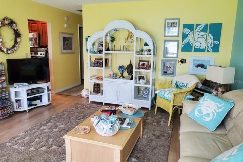 Condo in Sun City Center, Florida, 2 bedrooms  № 2206242 - photo 6
