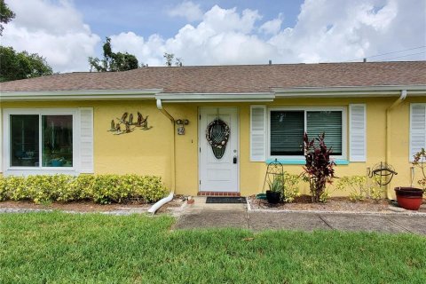 Condo in Sun City Center, Florida, 2 bedrooms  № 2206242 - photo 2