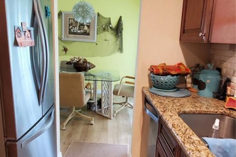 Condo in Sun City Center, Florida, 2 bedrooms  № 2206242 - photo 10