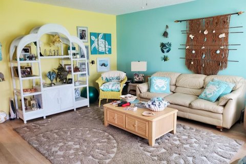 Condo in Sun City Center, Florida, 2 bedrooms  № 2206242 - photo 5