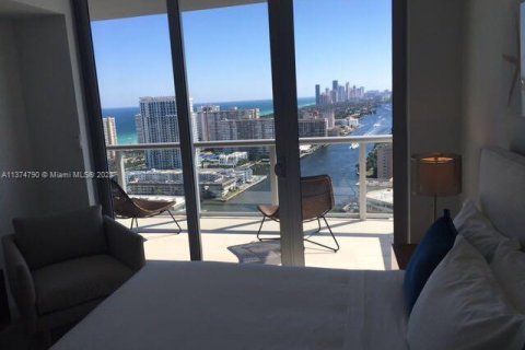 Condo in Hallandale Beach, Florida, 2 bedrooms  № 1973537 - photo 16