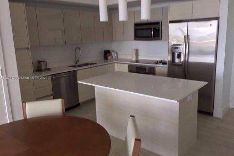 Condo in Hallandale Beach, Florida, 2 bedrooms  № 1973537 - photo 7