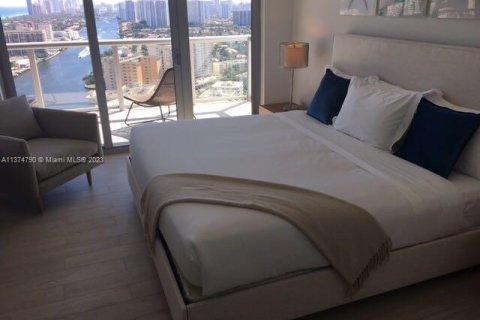 Condo in Hallandale Beach, Florida, 2 bedrooms  № 1973537 - photo 11