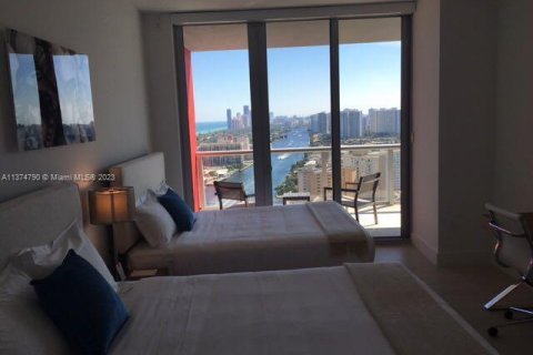 Condo in Hallandale Beach, Florida, 2 bedrooms  № 1973537 - photo 14