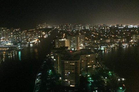 Condo in Hallandale Beach, Florida, 2 bedrooms  № 1973537 - photo 5